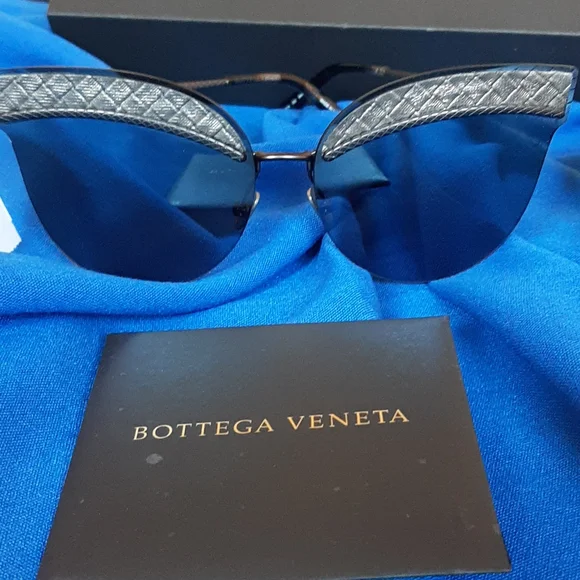 Bottega Veneta Cat eye sunglasses - Picture 9 of 13